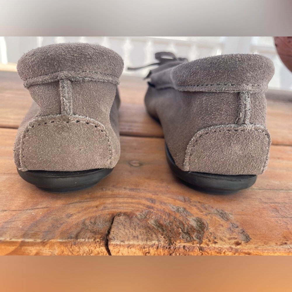 AMAZING ~LADIES TAUPE SUEDE LEATHER MINNETONKA DRIVING MOCCASINS SHOE~SZ 10 - Picture 4 of 10